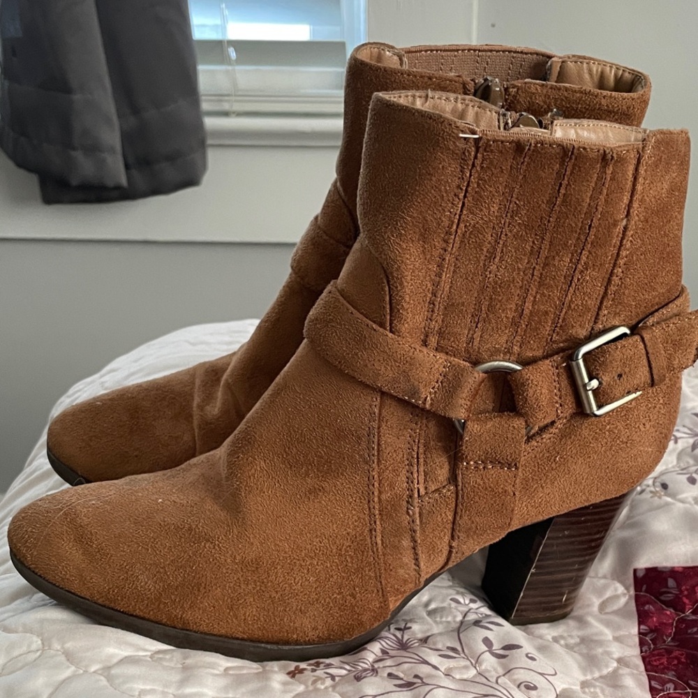 Stylish Tan Ankle Boots with Buckle Detail